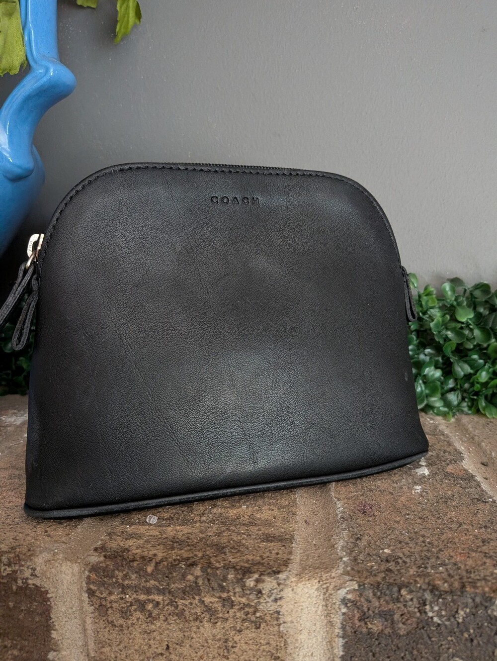Coach vintage USA Black Leather Dome Cosmetic Case